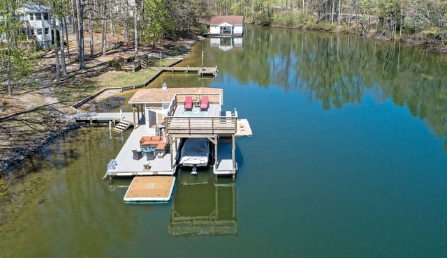 650ft Waterfront Paradise, Fast Fiber WiFi, Perfect for 2+ Families