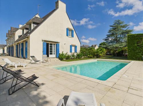 650m de la mer-Grande maison pour 10 avec piscine