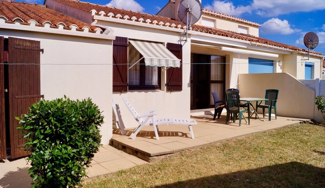 650m from the beach - house for 4 people