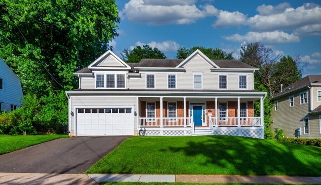 6548 35th Street · Luxurious*KingBeds*PrvBackyard*Jacuzzi*Park4
