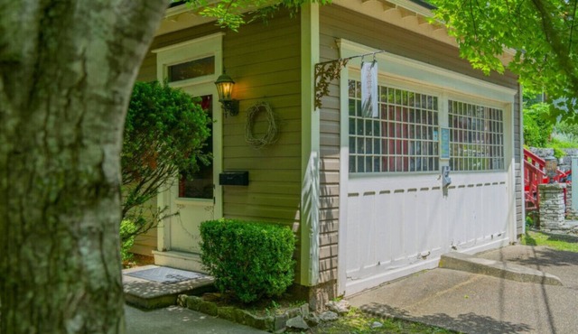 66 Center - Carriage House
