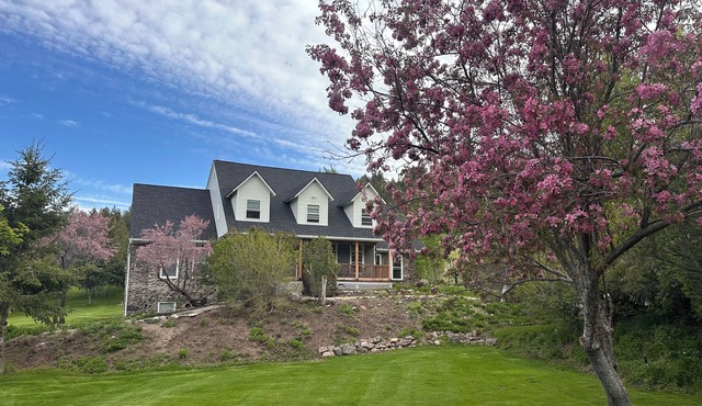 6600 Sq Ft seven bedroom Vacation Rental Near Lava Hot Springs