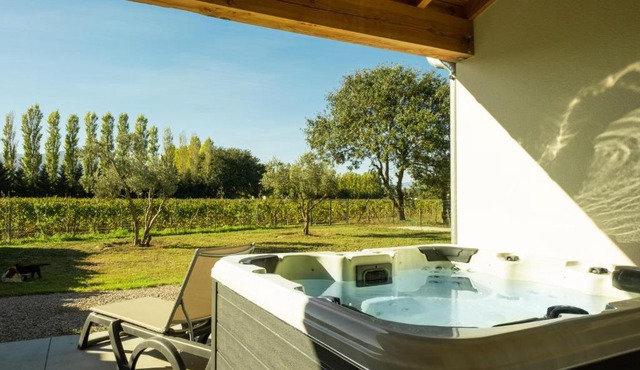 66A2 - Cottage Grenache - jacuzzi - au coeur du vignoble