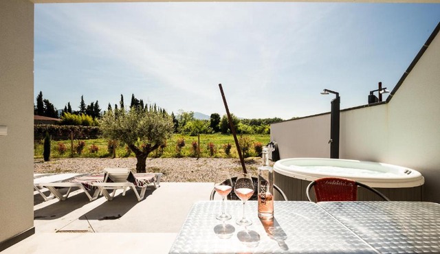 66A5 - Massane, cottage au coeur des vignes - jacuzzi - jardin