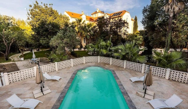 66C2 : Unique: apartment for 6 in a castle with pool