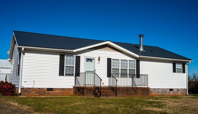 67-ac Countryside Farmhouse with Active Farm