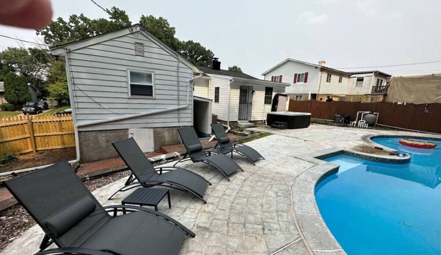 68) 4 bedroom home with a Pool!
