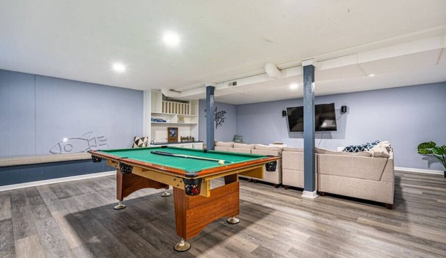 6807 Jones Valley · ֍The Strata֎ 4000 SQ Feet, 6 BR, Pool Table