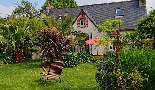 690-Charming villa in a lush garden