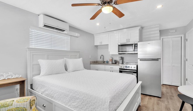 6B Newly Renovated Studio at Coastal Cottages!