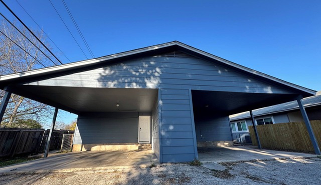 6B4B Southeast Austin Duplex , Max 16ppl, Near SoCo, McKinney