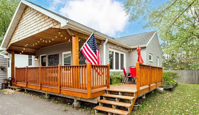6bd 3ba large gathering home, close to YMCA and 5 miles to Downtown Duluth