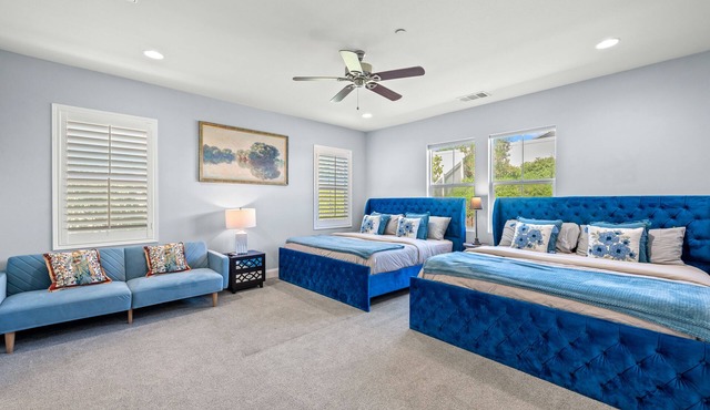 6BD/3BA/Villa/10Beds/Grill/NearUCR/Large Space/clean/outdoor furniture