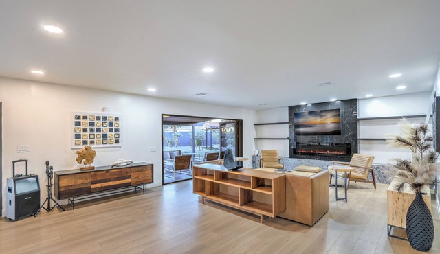 6BD/5BA Ultimate Luxury Retreat/Pool, Sports Courts, Putting Green/13 BEDS