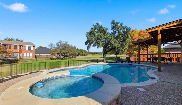 6BD Luxury Retreat w Backyard & Access Golf Course
