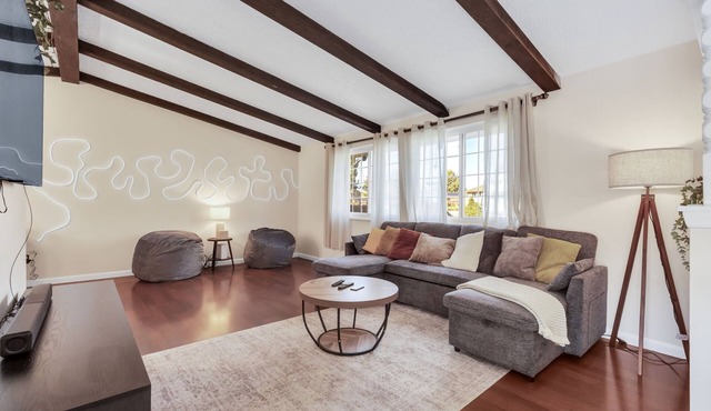 6BD Near DT - BBQ Grill, Games & Football Fun
