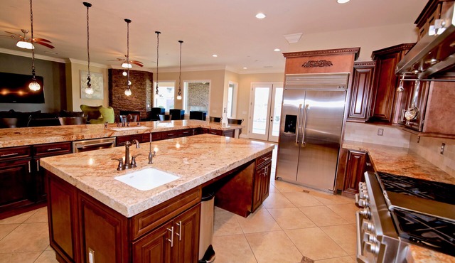 6bdr 7ba Luxury Estate , Family friendly, cozy & private