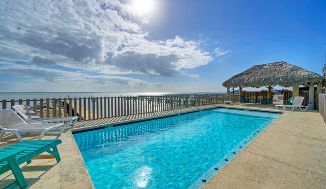 6BDR, Balcony w/Bay View, Shared Pool + Boat Dock | Keeper Red by AvantStay