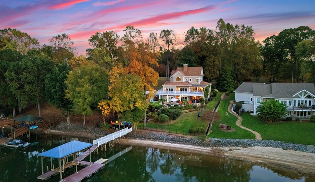 6BDR Lake Norman Retreat w/Pool, Hot Tub & Private Dock | Lake Life Cove