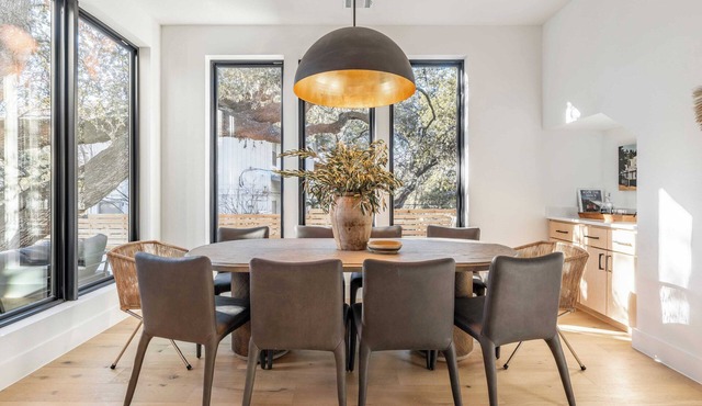 6bdr Luxe Pool Retreat City Views, Ping Pong, Foosball, Guest House Henley