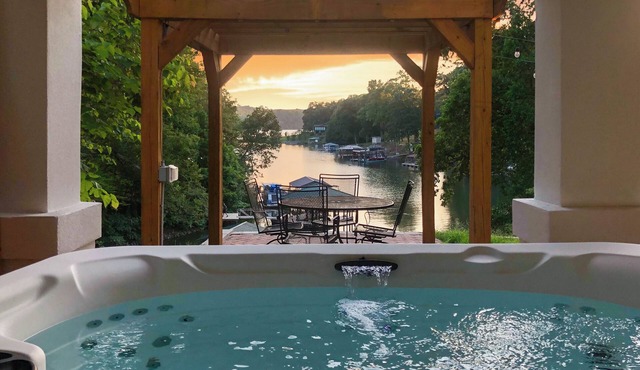 6BDR Private Dock, Game Room, Sauna, Hot Tub | Hummingbird Home by AvantStay