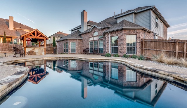 6Bdrm 4Bth Pool 3 king sleeps 20