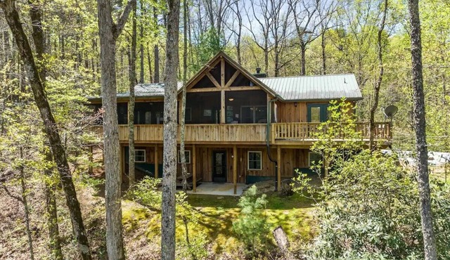 6BDRM Cabin only 10 mins to Alpine Helen/Hot Tub/Firepit/Game Room/Satellite
