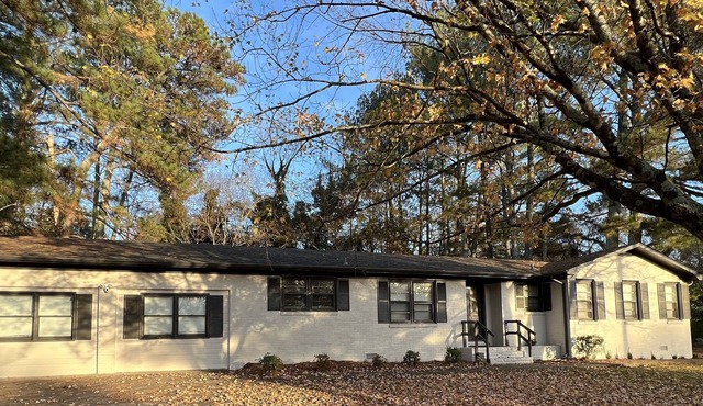 6Bdrm Retreat near Downtown Madison. Sleeps 12