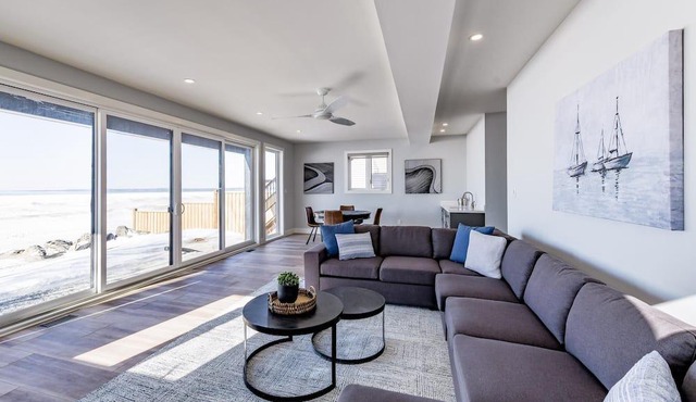 6bed 5bath brand new beach house in Tiny! West Exposure! Sunsets! Hot tub!