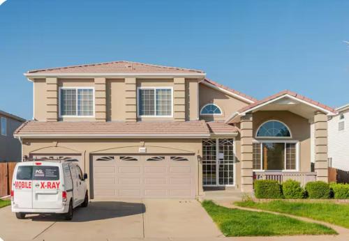 6bedroom 4br HOT TUB 10m to airport