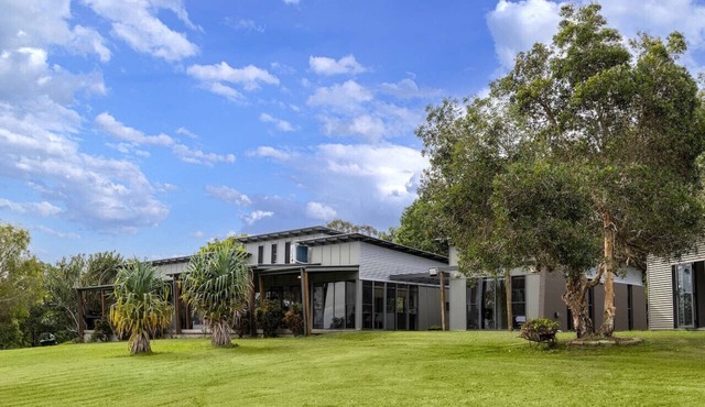 6Beds Countryside Paradise w/Horses Mins to Mall