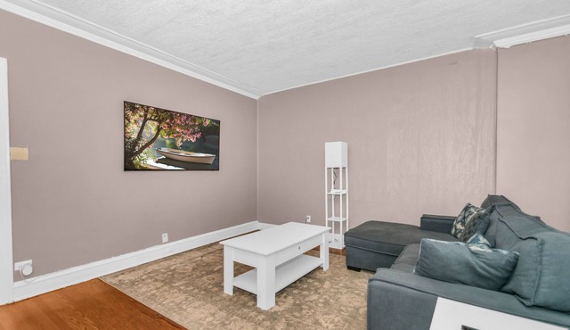 6Br 2Ba + 3 Car Garage in Chicago's Northside