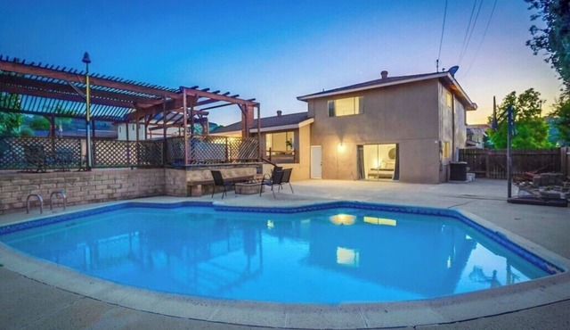 6BR/3BA Home w/Pool & PoolTable