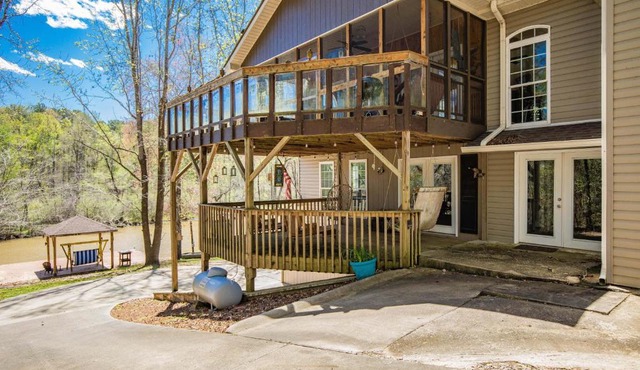 6br 3ba Lake Front Home
