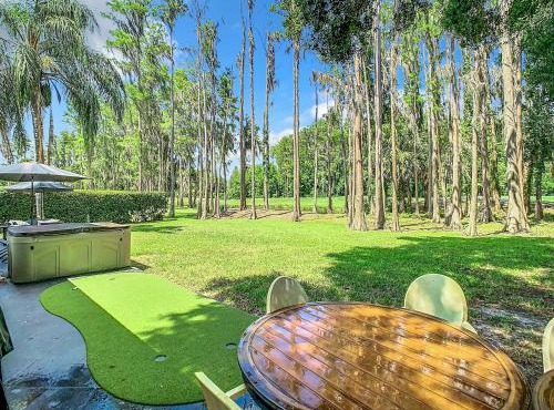 6BR 4BA TampaGolfVilla by AmericanVacationLiving