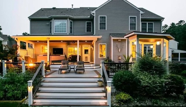 6BR 4Bath Haven with Gorgeous Yard