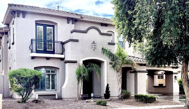 6BR+ 5 Bath Luxury Desert Villa Resort Heated Saltwater Pool – Sleeps 12+