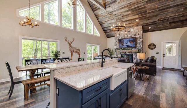 6BR ¦ 5 King Beds ¦ Bunk Room with 2 Bunks ¦ 8 Bathrooms ¦ Platinum Pool Pass!