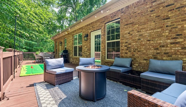 6BR - 5 min to RTJ - Game Room - Back Deck with Grill - Sleeps 15