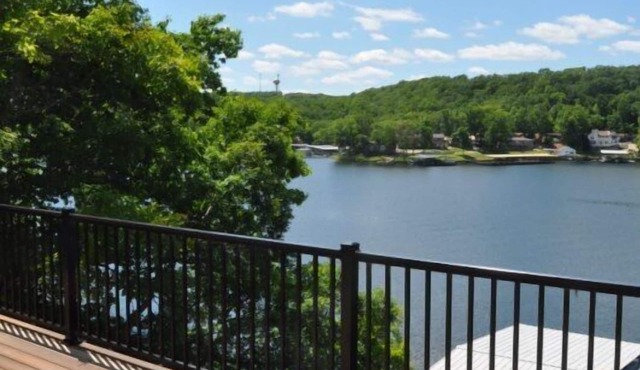 6BR/5BA LUXURIOUS LAKEFRONT HOME-Highly Desired Location-Sleeps 20
