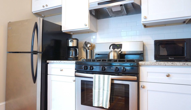 ★ 6BR/6BA | Perfect for Groups | Walk to it ALL! ★