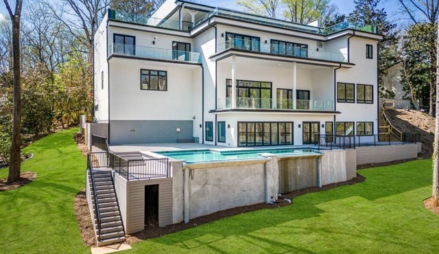 6BR/7.5BA The Pinnacle Residence