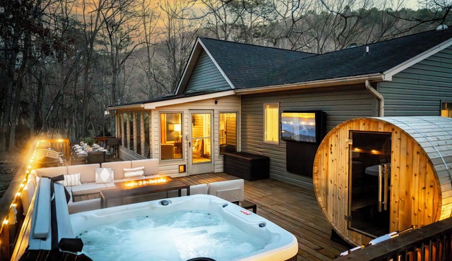 6BR Designer Home in Massanutten with Hot Tub, Sauna