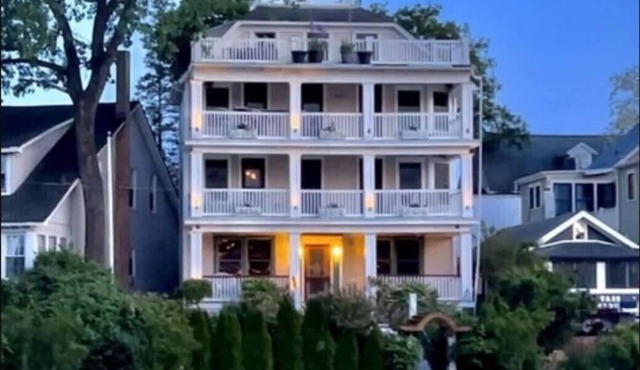 6BR Entire Lakefront Historic Home -Walk to Asbury