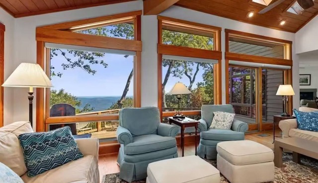 6BR: Every Room Has Private Bath + Mountain Views 2 Decks