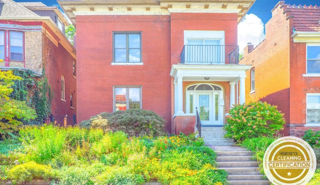 6BR Family Home | 1st Floor Primary / ABODEbucks