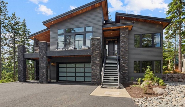 6BR Group Getaway | Hot Tub, 3 Kitchens, 3 Living