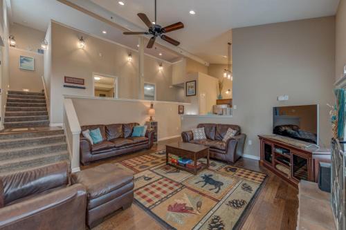 6BR Group Stay Near Lake Pepin w 2 Kitchens - Driftwood Condos