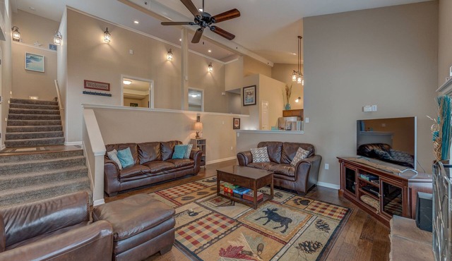 6BR Group Stay Near Lake Pepin w/2 Kitchens - Driftwood