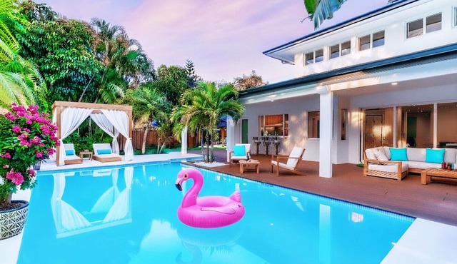 6BR | Heated Pool | Jacuzzi | Sauna | Beach area